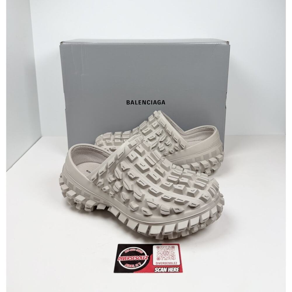 Size 38EU/8W- Balenciaga Defender Beige Clogs🥯 NEW/RETAIL $1,050!